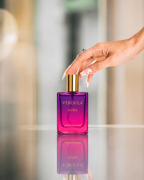 Véroula Aura 30 ML Extrait de Parfum in a luminous interior